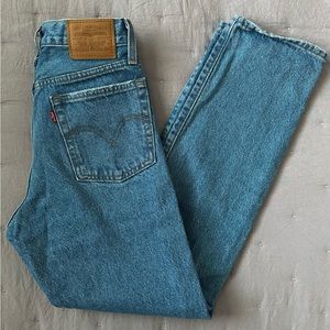 NEW Levi’s Wedgie Straight Jeans 💙
